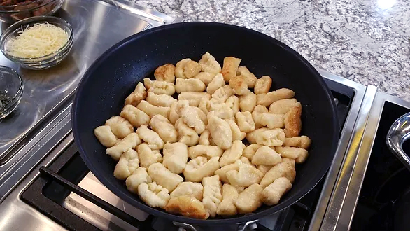 Gnocchi into the pan